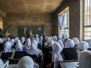 Atacan a mujeres estudiantes en Afganistán con envenenamientos y químicos tóxicos