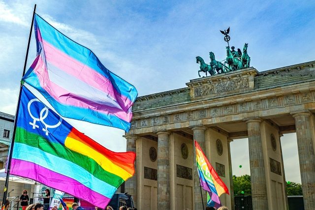 Morena respalda iniciativa para el cambio de nombre y reconocimiento de identidad de género en menores