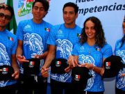 Se abandera a delegaciones nacionales de jóvenes nadadores