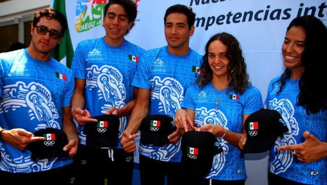 Se abandera a delegaciones nacionales de jóvenes nadadores