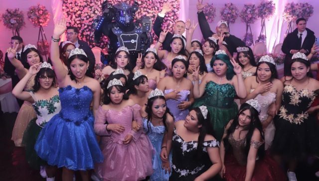 Alcaldía Cuajimalpa cumplió el sueño de 25 quinceañeras