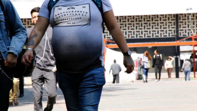 Personas que viven con sobrepeso y obesidad, con más riesgo en épocas de calor
