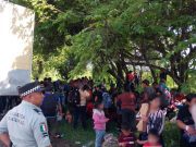 INM rescata a más de 140 migrantes abandonados en un tráiler, en Veracruz