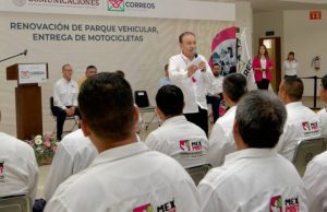 Entregan 59 motocicletas a Sepomex y rehabilitarán edificio central de correos