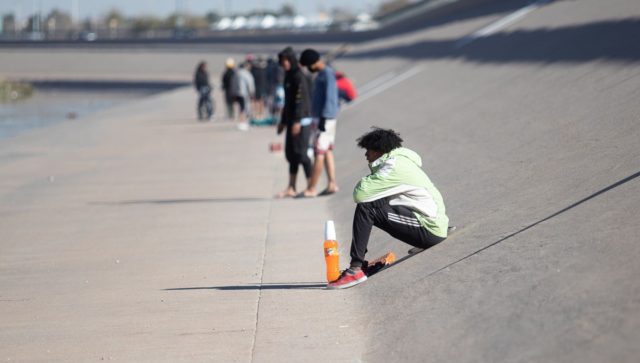 Migrantes enfrentan discriminación y violencia en búsqueda de oportunidades