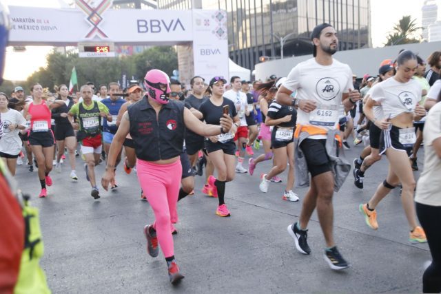 Participaron 10 mil corredores espontáneos en la Media Maratón de la CDMX