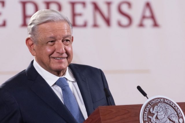 AMLO exhibe carta dirigida a César de Castro, abogado de García Luna