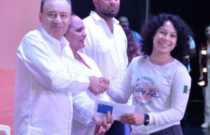 Benefician a Guaymas con becas y obras de modernización
