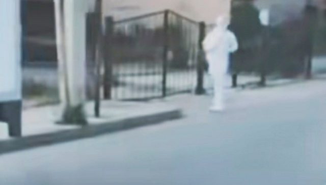 Misterioso hombre de blanco es captado en Coacalco