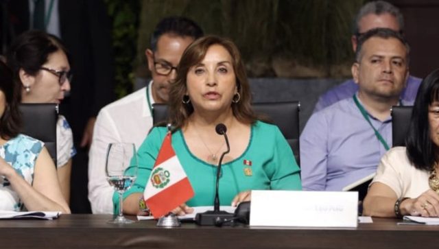 El partido político Perú Libre advierte sobre posible fuga de Dina Boluarte