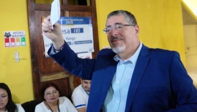 Quién es Bernardo Arévalo, ganador de las elecciones presidenciales en Guatemala