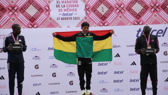 Héctor Garibay rompe récord en el Maratón de la Ciudad de México 2023