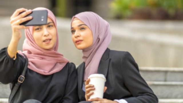 Qué es la abaya y por qué Francia la prohíbe