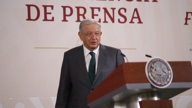 “La corrupción llegó con los invasores”, afirma AMLO