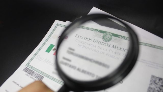 Qué es la CURP con foto y datos biométricos aprobada en comisiones del Senado