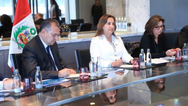 Dina Boluarte viaja a Europa y congresistas piden su destitución como presidenta