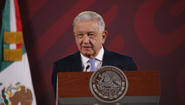 AMLO trabaja en plan para rehabilitar Acapulco por los daños que deja el huracán Otis