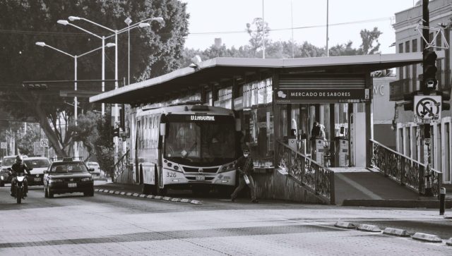 Trabajadores transportistas entregan a Sheinbaum Plan de movilidad sustentable