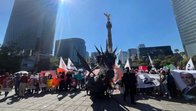 Un grupo de simpatizantes de Adrián Ruvalcaba cerraron Paseo de la Reforma