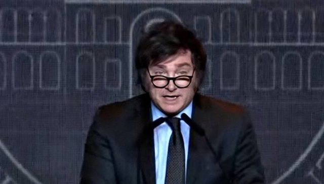 Javier Milei anunció la privatización de empresas públicas de medios como Telam