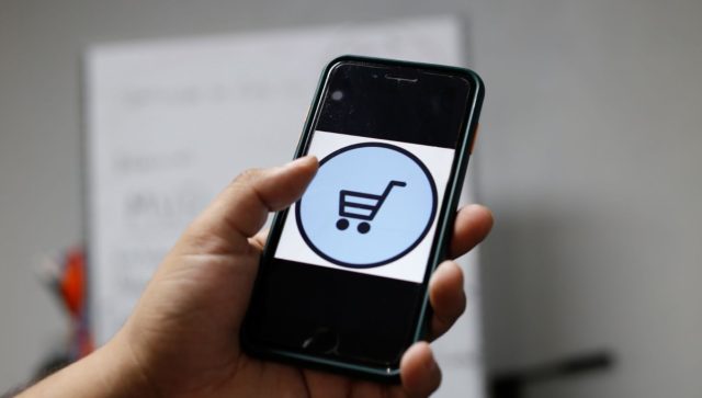 Cómo hacer las compras navideñas de manera segura en redes sociales según expertos