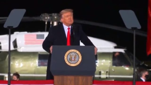 Donald Trump refuerza su narrativa antimigrante en mítines rumbo a 2024