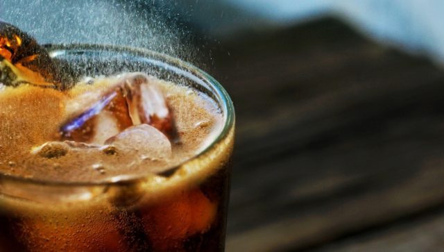 Impuestos en bebidas azucaradas: atender la obesidad con regulaciones empresariales