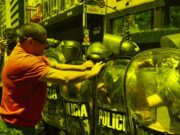 Trabajadores en Argentina protestan contra decreto de Milei