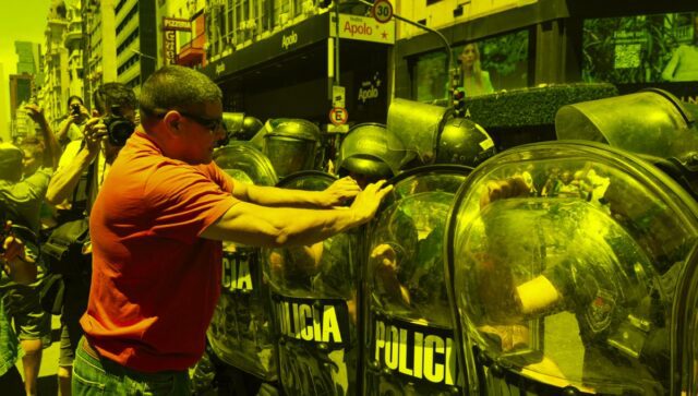 Trabajadores en Argentina protestan contra decreto de Milei