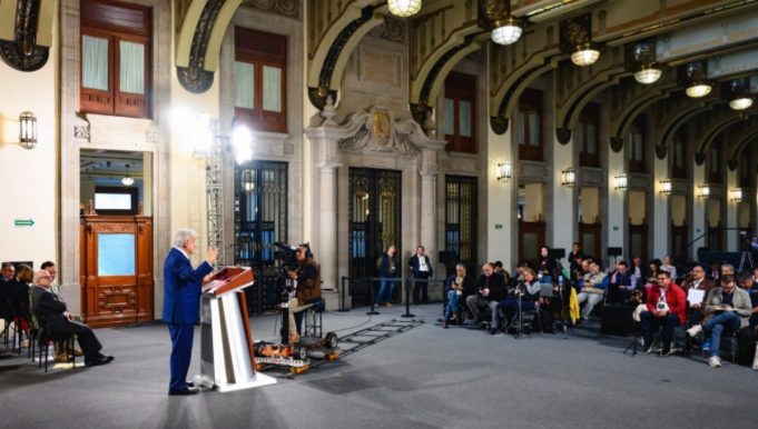 AMLO en conferencia de gobierno federal AMLO dando conferencia matutina del gobierno federal