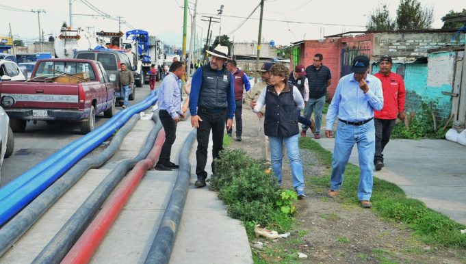 Autoridades brindando ayuda a vecinos de Chalco 2