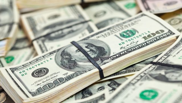 El peso termina el mes a la baja Precio del dólar