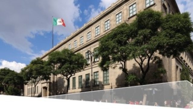 Protesta bloquea acceso a la SCJN en CDMX Edificio de la SCJN