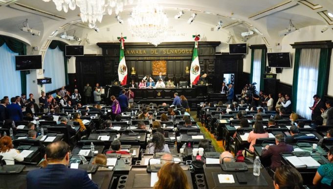 Sesión en la sala Xicoténcatl