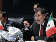 Estampida de manifestantes en contra de la reforma judicial, irrumpe en el Senado Gerardo Fernández Noroña