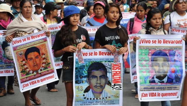 Marcha por el décimo aniversario de la desaparición de los 43 normalistas de Ayotzinapa Marcha por 10 años de los 43 estudiantes desaparecidos de Ayotzinapa