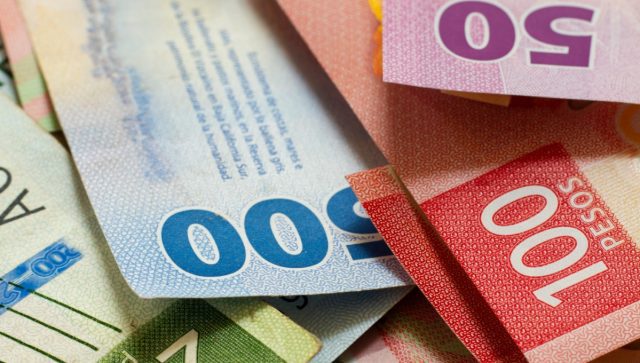 El peso mexicano sigue fortaleciéndose ¿Qué está pasando con el dólar? Billetes de diferente valor
