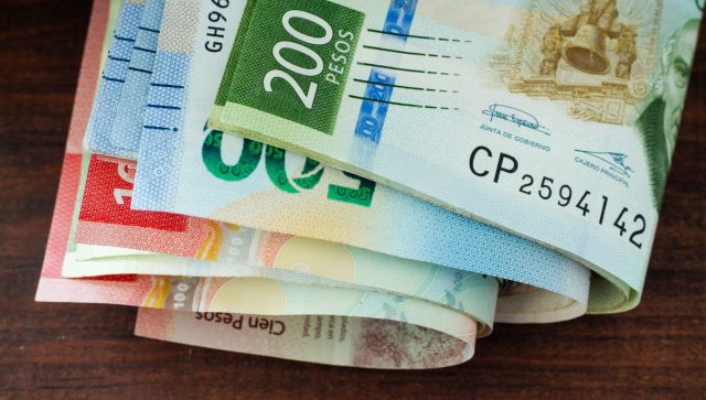 FED le pone freno al avance del peso Peso mexicano