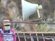 A dos días del Simulacro Nacional 2024: Sonora no cuenta con sismógrafo Persona sentada escuchando la alerta sísmica