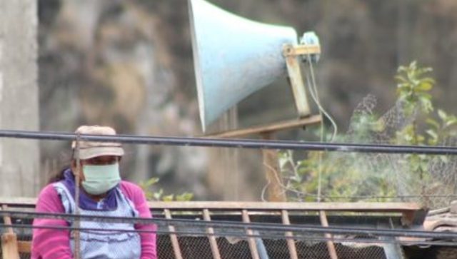 A dos días del Simulacro Nacional 2024: Sonora no cuenta con sismógrafo Persona sentada escuchando la alerta sísmica