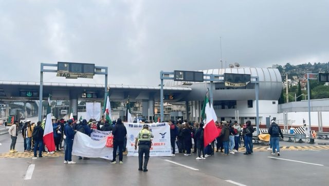 Trabajadores del PJF bloquearon la autopista México-Cuernavaca Trabajadores del PJF bloquearon autopista México-Cuernavaca