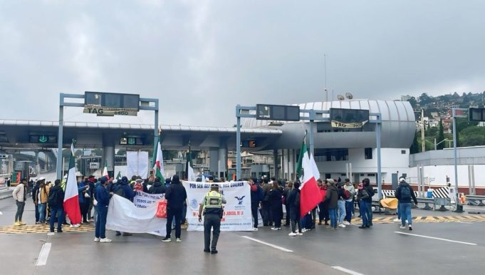 Trabajadores del PJF bloquearon autopista México-Cuernavaca