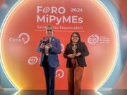 B&E recibe por séptima ocasión consecutiva el Distintivo ESR® Director de Responsabilidad Social Empresarial, Evodio Sánchez Ramírez con representantes de Jajma.