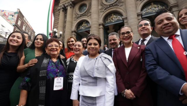 Clara Brugada tomó protesta como la nueva Jefa de Gobierno de la CDMX Clara Brugada en su toma de protesta como nueva Jefa de Gobierno de la CDMX