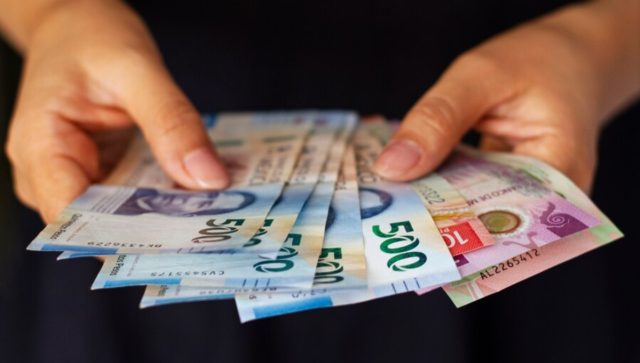 Dólar continúa por encima de los 20 pesos