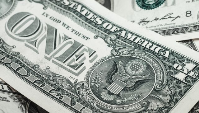 Dólar se mantiene y los mercados accionarios amanecen con actividad