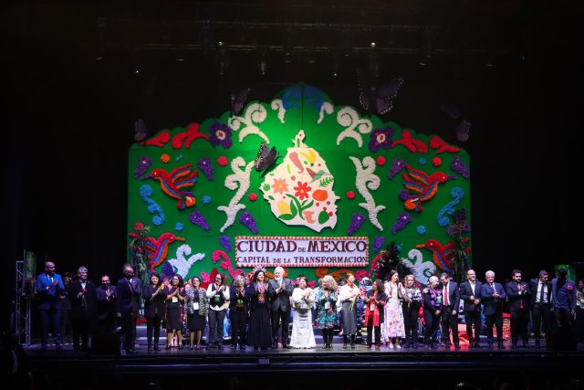 Nelly Juárez asiste a los festejos por la toma de protesta de la Jefa de Gobierno de la Ciudad de México en el Teatro Metropolitan Nelly Juárez en la ceremonia de protesta de la Jefa de Gobierno de la CDMX / Foto: Gisel Landeros