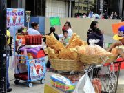 Migrantes optan por el comercio ambulante en la CDMX