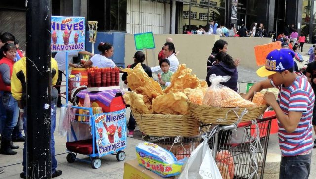 Migrantes optan por el comercio ambulante en la CDMX