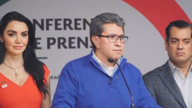 Monreal pide disculpas por usar helicóptero privado